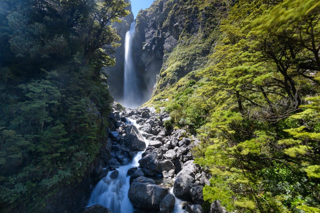 Arthurs pass in New Zealand a beautiful natural setting that can be visited through tour operator Antipodes Travel